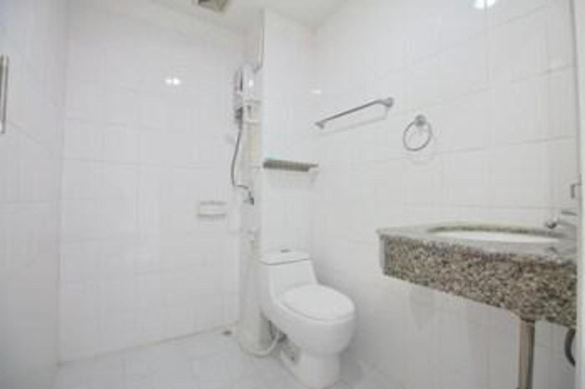 Super Oyo 498 Ladawan Villa Bangkok Zewnętrze zdjęcie